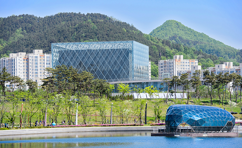 사진설명 국새보관함을 본 떠 만든 대통령기록관